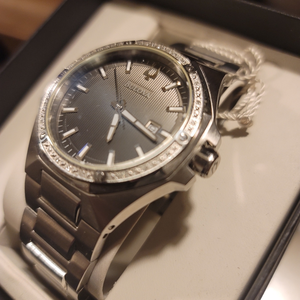 Mens 45mm case size. NEW WATCH